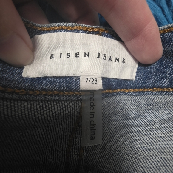 Risen NWT Highrise Straight Distressed Blue Jeans Size 7/28 - Picture 11 of 12